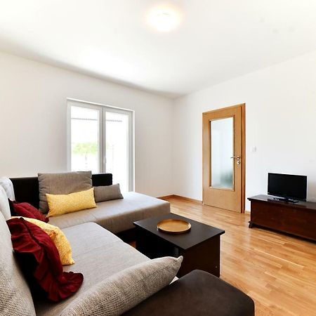 Apartman Hertz 伊莫茨基 外观 照片
